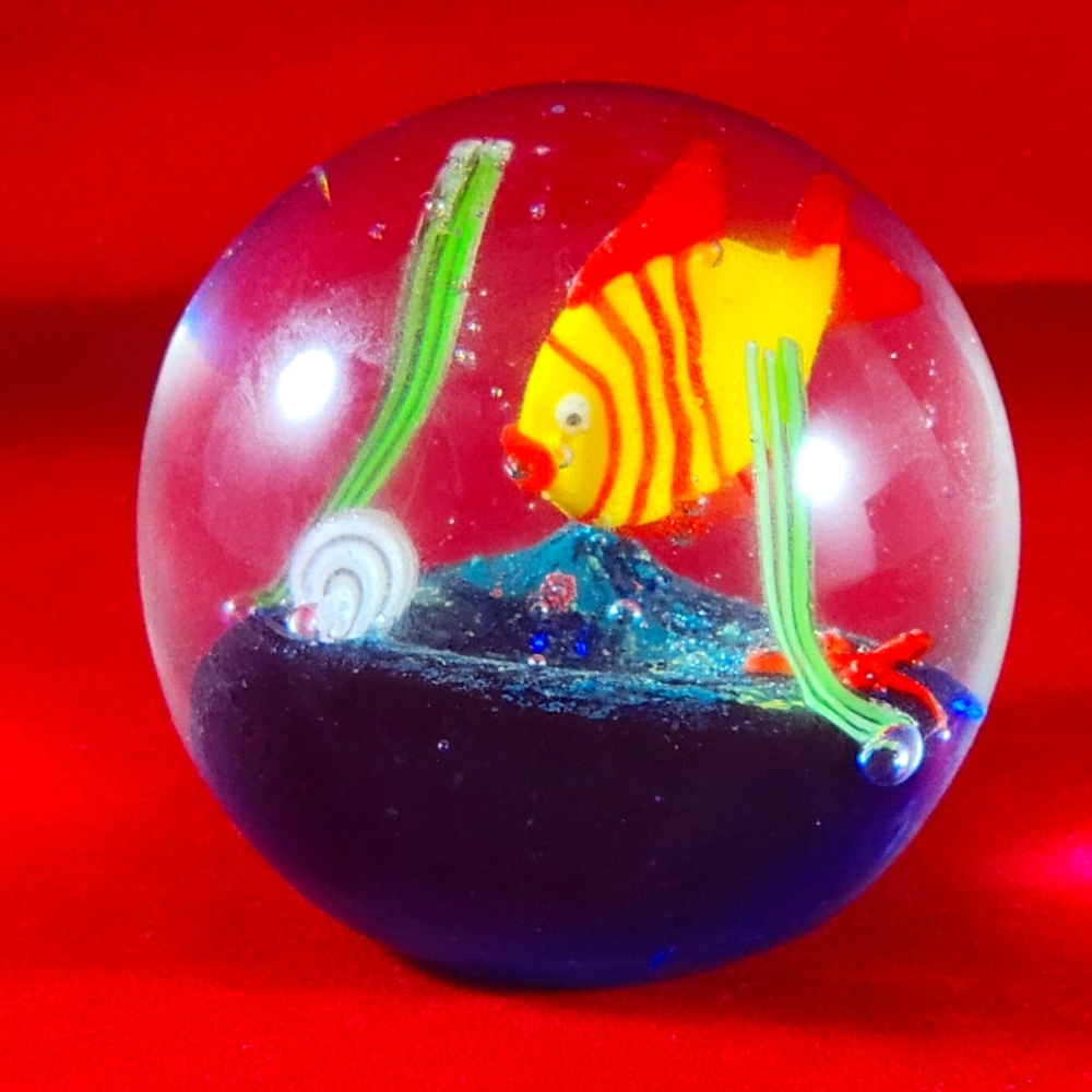 VINTAGE COLECTIBAL ART GLASS AQUARIUM, HAND BLOWN, LARGE ,COLORFUL.